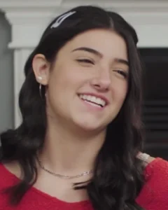 Charli_DAmelio_on_being_bullied_online_-_UNICEF_-_HD_(cropped) Screenshot by Priyanka Pruthi, from UNICEF video “TikTok stars Charli and Dixie D’Amelio on being bullied online”, licensed under Creative Commons Attribution 3.0 (frame grab)