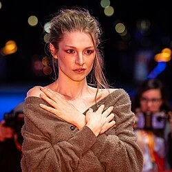 Hunter_Schafer-64205 Photo by Harald Krichel, licensed under CC BY-SA 4.0